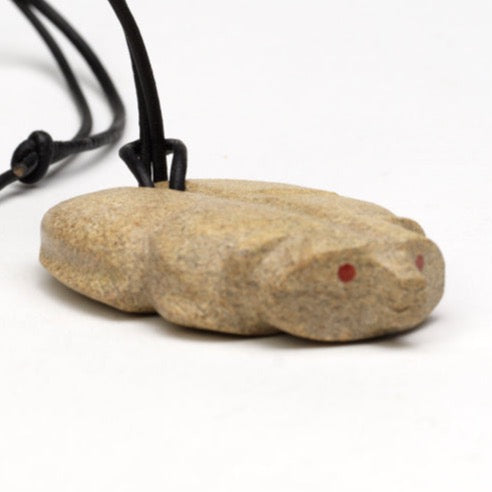 Dee Edaakie: Sandstone, Badger necklace