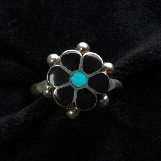 Benina Kallestewa: Penn Shell/ Turquoise, Flower Ring