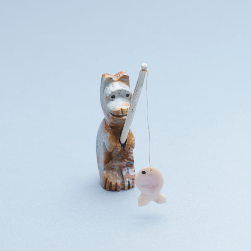 Waldo Davis: Tigilite, Standing Fishing Bear