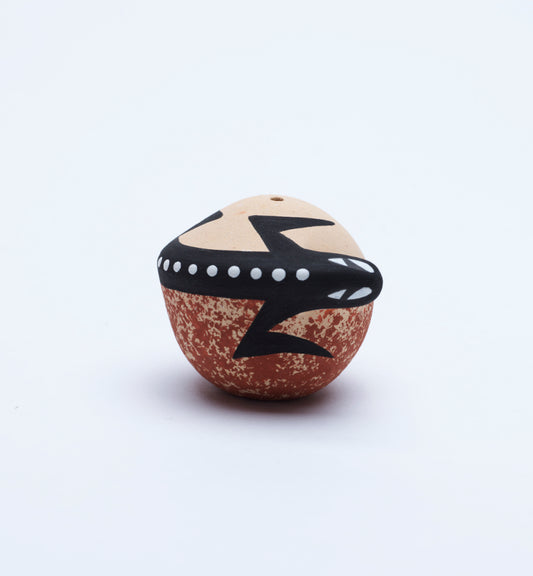 Yvonne Nashaboo: Seed Pot Pottery W/Lizard